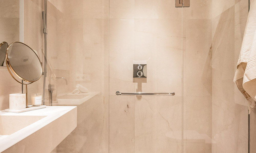 Appartement moderne de style villa à vendre avec vue sur la mer dans un complexe exclusif à La Quinta, Marbella - Benahavís 794528