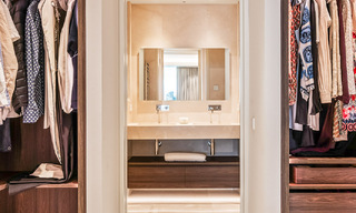 Appartement moderne de style villa à vendre avec vue sur la mer dans un complexe exclusif à La Quinta, Marbella - Benahavís 794536 