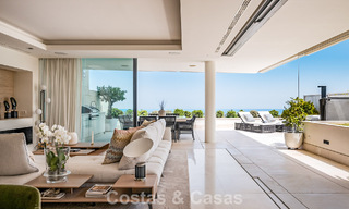 Appartement moderne de style villa à vendre avec vue sur la mer dans un complexe exclusif à La Quinta, Marbella - Benahavís 794546 