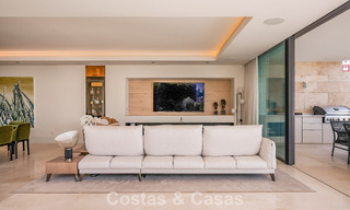 Appartement moderne de style villa à vendre avec vue sur la mer dans un complexe exclusif à La Quinta, Marbella - Benahavís 794548 