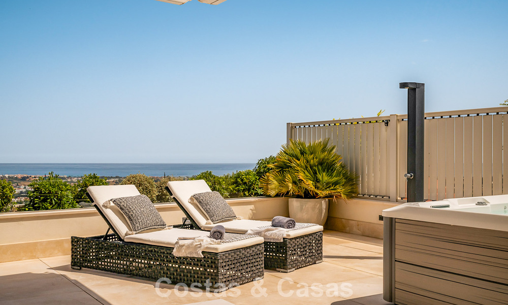 Appartement moderne de style villa à vendre avec vue sur la mer dans un complexe exclusif à La Quinta, Marbella - Benahavís 794550