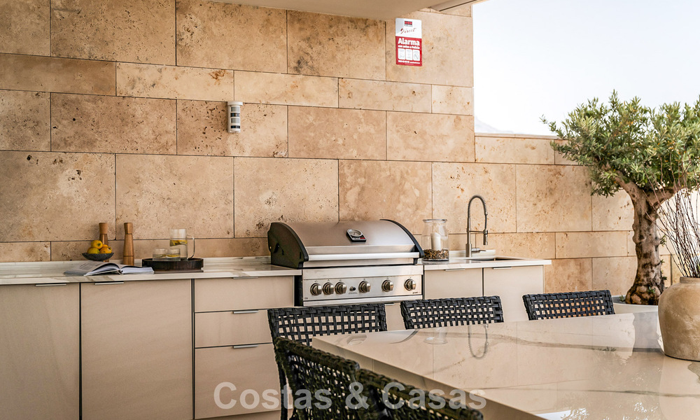 Appartement moderne de style villa à vendre avec vue sur la mer dans un complexe exclusif à La Quinta, Marbella - Benahavís 794552