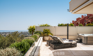 Appartement moderne de style villa à vendre avec vue sur la mer dans un complexe exclusif à La Quinta, Marbella - Benahavís 794554 