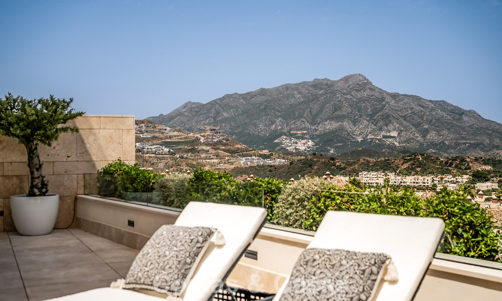 Appartement moderne de style villa à vendre avec vue sur la mer dans un complexe exclusif à La Quinta, Marbella - Benahavís 794555