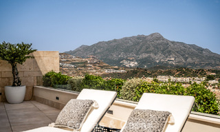 Appartement moderne de style villa à vendre avec vue sur la mer dans un complexe exclusif à La Quinta, Marbella - Benahavís 794555 