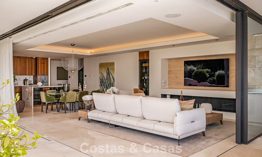 Appartement moderne de style villa à vendre avec vue sur la mer dans un complexe exclusif à La Quinta, Marbella - Benahavís 794556