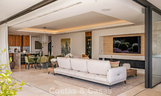 Appartement moderne de style villa à vendre avec vue sur la mer dans un complexe exclusif à La Quinta, Marbella - Benahavís 794556 