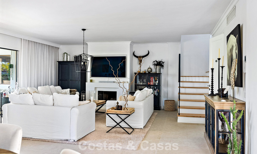 Superbe duplex de luxe prêt à emménager, entouré de parcours de golf à Nueva Andalucía, Marbella 794574