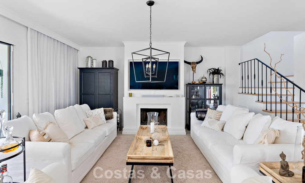 Superbe duplex de luxe prêt à emménager, entouré de parcours de golf à Nueva Andalucía, Marbella 794581