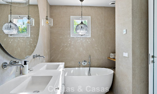 Superbe duplex de luxe prêt à emménager, entouré de parcours de golf à Nueva Andalucía, Marbella 794584 