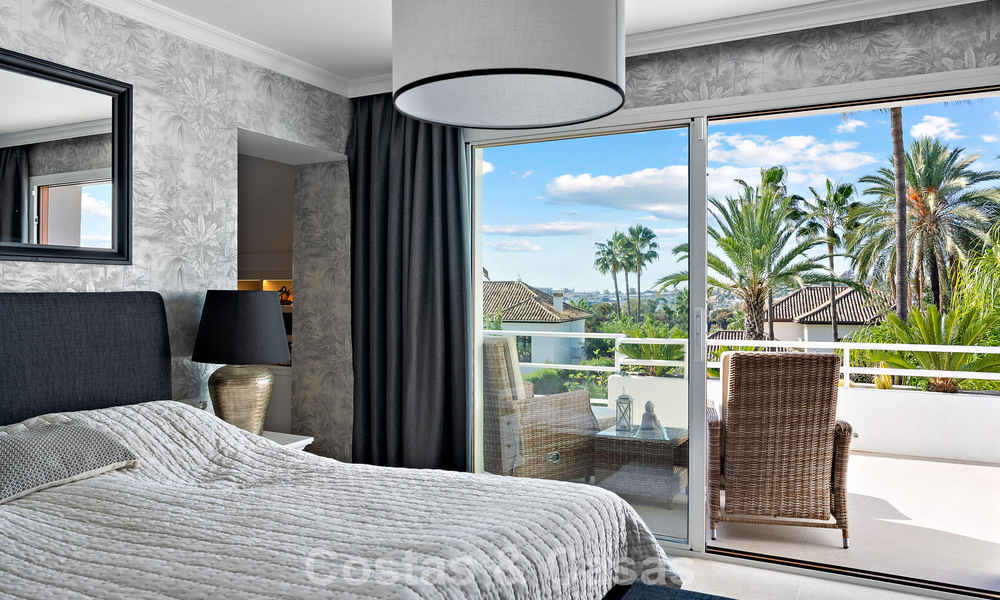 Superbe duplex de luxe prêt à emménager, entouré de parcours de golf à Nueva Andalucía, Marbella 794585