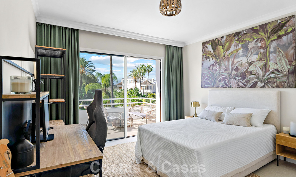 Superbe duplex de luxe prêt à emménager, entouré de parcours de golf à Nueva Andalucía, Marbella 794588