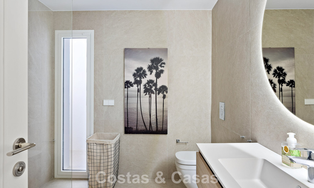 Superbe duplex de luxe prêt à emménager, entouré de parcours de golf à Nueva Andalucía, Marbella 794589