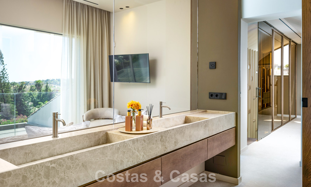 Villa de luxe de style balinais, prête à emménager, à vendre dans la Vallée du Golf de Nueva Andalucía, Marbella 794696