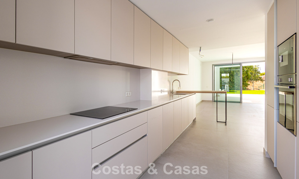 Villa jumelée moderniste à vendre près des commodités à Guadalmina et San Pedro centre, Marbella 794661