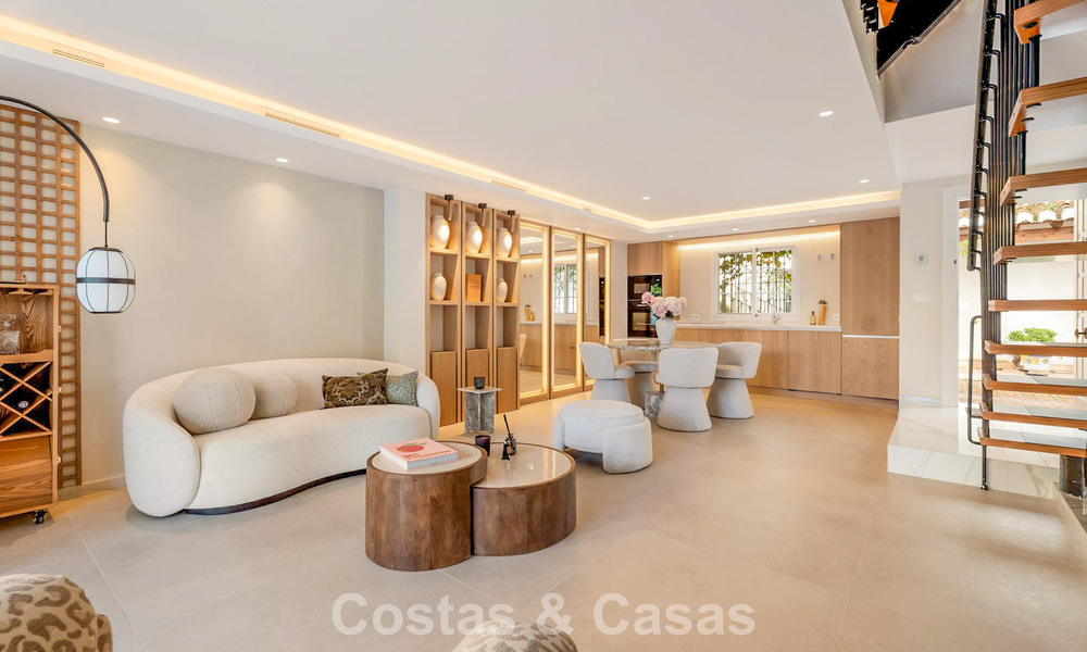 Élégante maison de ville à vendre à distance de marche de la plage sur le Golden Mile de Marbella 794702