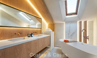 Élégante maison de ville à vendre à distance de marche de la plage sur le Golden Mile de Marbella 794716 