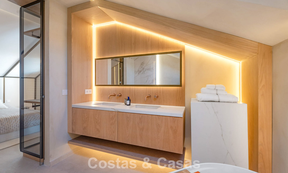 Élégante maison de ville à vendre à distance de marche de la plage sur le Golden Mile de Marbella 794717