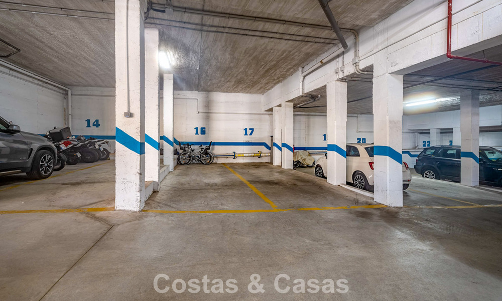 Élégante maison de ville à vendre à distance de marche de la plage sur le Golden Mile de Marbella 794718