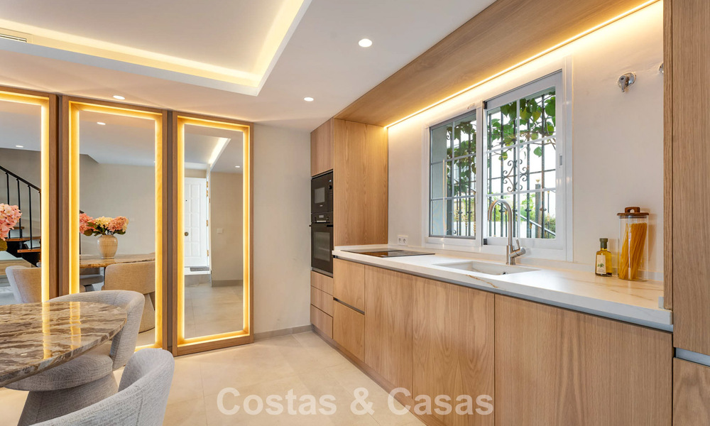 Élégante maison de ville à vendre à distance de marche de la plage sur le Golden Mile de Marbella 794720