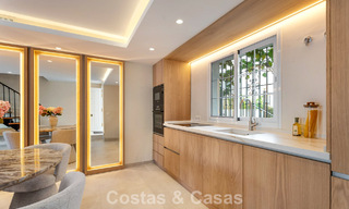 Élégante maison de ville à vendre à distance de marche de la plage sur le Golden Mile de Marbella 794720 