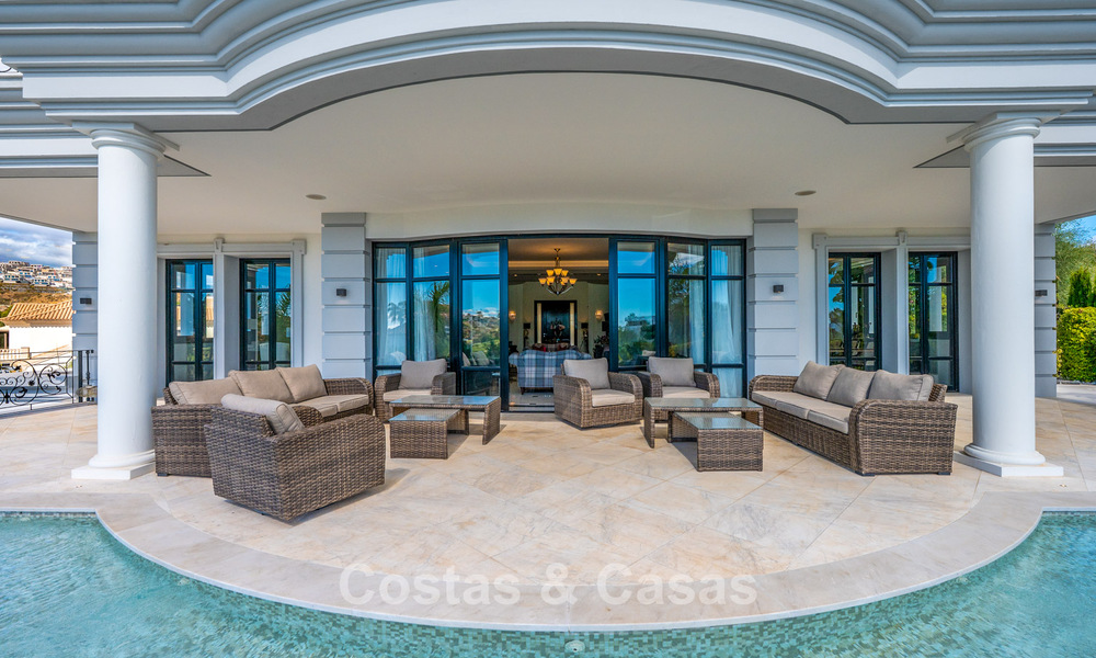 Majestueuse villa de luxe avec vues sur le golf, les montagnes et la mer à vendre dans un quartier de golf à Marbella - Benahavís 794724