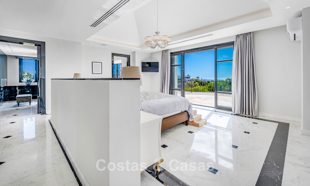 Majestueuse villa de luxe avec vues sur le golf, les montagnes et la mer à vendre dans un quartier de golf à Marbella - Benahavís 794728