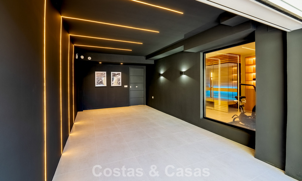 Maison de luxe à vendre dans une résidence sécurisée sur le Golden Mile de Marbella 794932