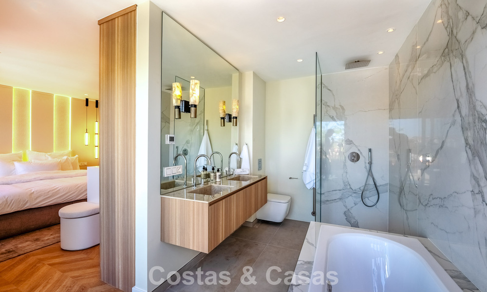 Maison de luxe à vendre dans une résidence sécurisée sur le Golden Mile de Marbella 794940