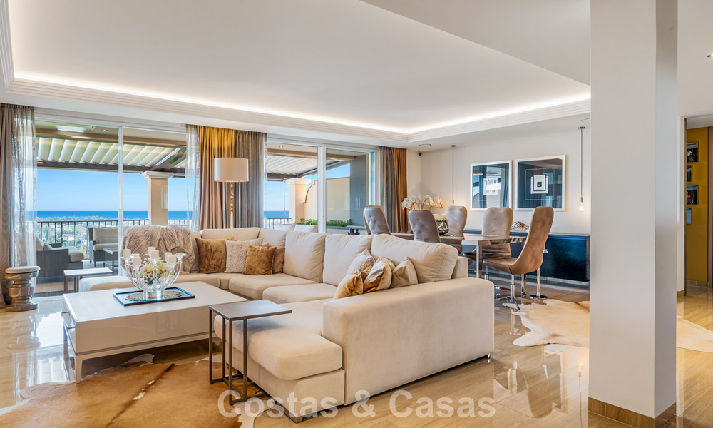 Spacieux penthouse duplex avec vue panoramique sur la mer à vendre dans une résidence fermée à Marbella - Benahavís 794825