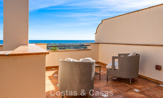 Spacieux penthouse duplex avec vue panoramique sur la mer à vendre dans une résidence fermée à Marbella - Benahavís 794826 