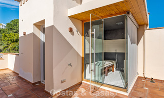 Spacieux penthouse duplex avec vue panoramique sur la mer à vendre dans une résidence fermée à Marbella - Benahavís 794827 
