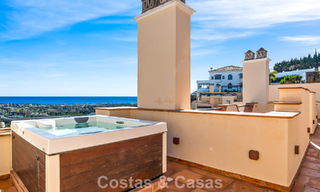 Spacieux penthouse duplex avec vue panoramique sur la mer à vendre dans une résidence fermée à Marbella - Benahavís 794828 
