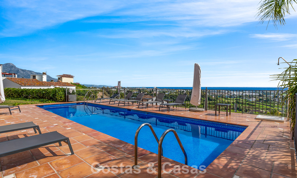 Spacieux penthouse duplex avec vue panoramique sur la mer à vendre dans une résidence fermée à Marbella - Benahavís 794831