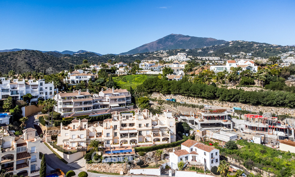 Spacieux penthouse duplex avec vue panoramique sur la mer à vendre dans une résidence fermée à Marbella - Benahavís 794833