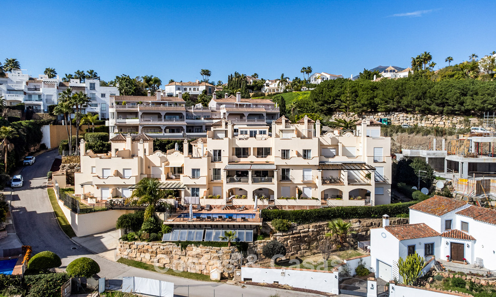 Spacieux penthouse duplex avec vue panoramique sur la mer à vendre dans une résidence fermée à Marbella - Benahavís 794834