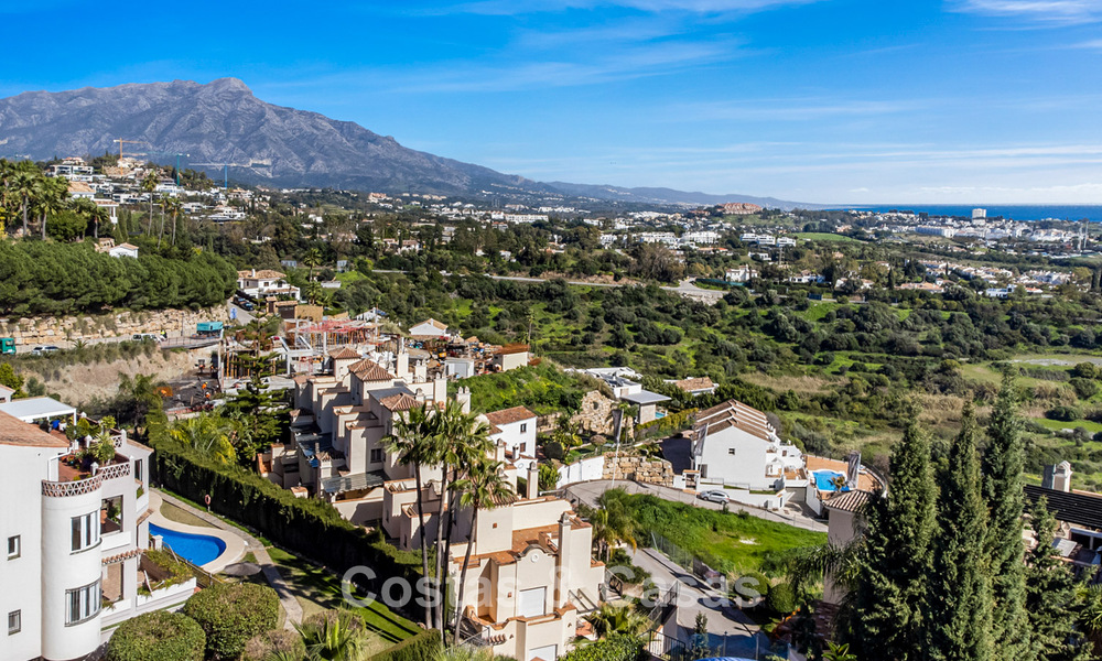 Spacieux penthouse duplex avec vue panoramique sur la mer à vendre dans une résidence fermée à Marbella - Benahavís 794841