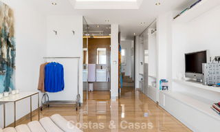 Spacieux penthouse duplex avec vue panoramique sur la mer à vendre dans une résidence fermée à Marbella - Benahavís 794842 