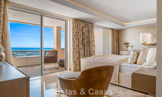 Spacieux penthouse duplex avec vue panoramique sur la mer à vendre dans une résidence fermée à Marbella - Benahavís 794844 