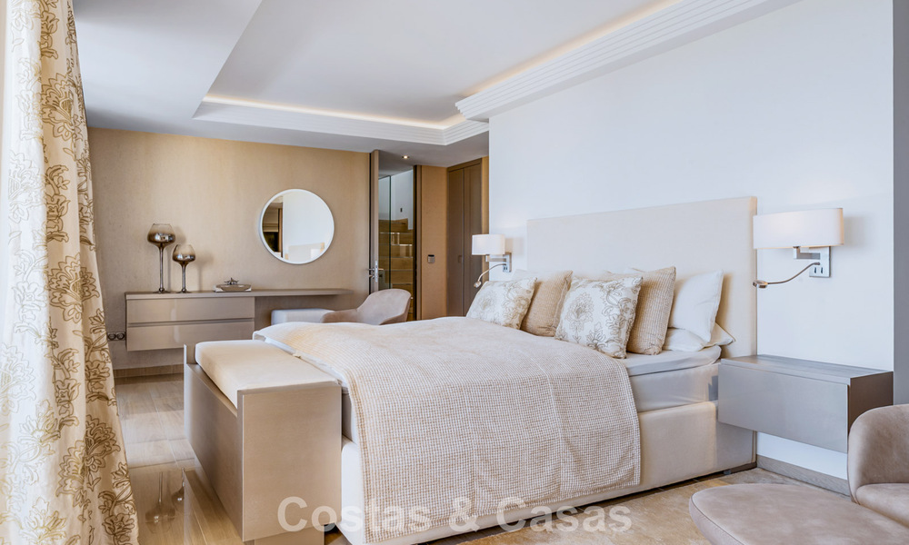 Spacieux penthouse duplex avec vue panoramique sur la mer à vendre dans une résidence fermée à Marbella - Benahavís 794846