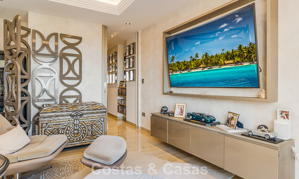 Spacieux penthouse duplex avec vue panoramique sur la mer à vendre dans une résidence fermée à Marbella - Benahavís 794855