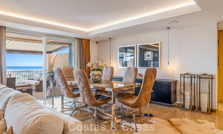 Spacieux penthouse duplex avec vue panoramique sur la mer à vendre dans une résidence fermée à Marbella - Benahavís 794858 