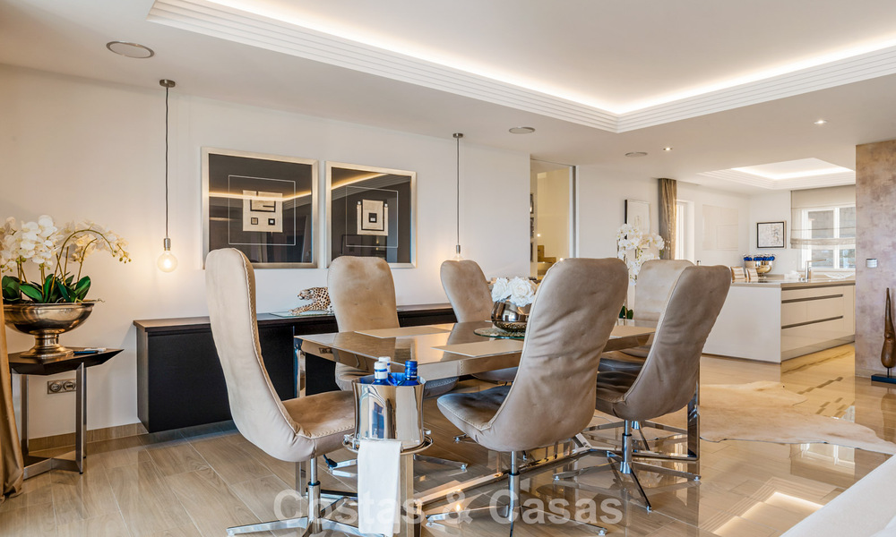 Spacieux penthouse duplex avec vue panoramique sur la mer à vendre dans une résidence fermée à Marbella - Benahavís 794863