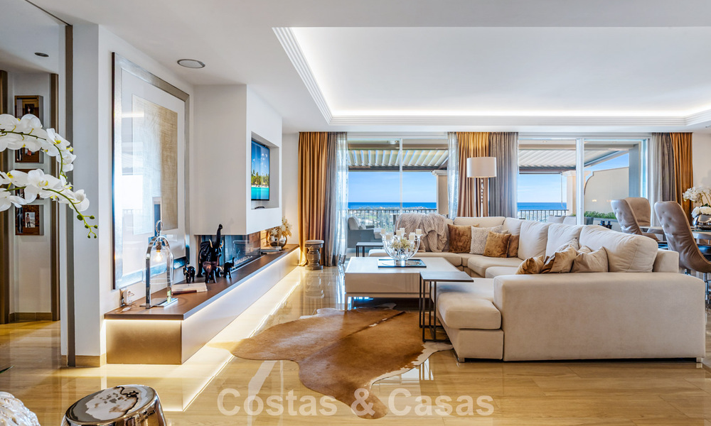 Spacieux penthouse duplex avec vue panoramique sur la mer à vendre dans une résidence fermée à Marbella - Benahavís 794864