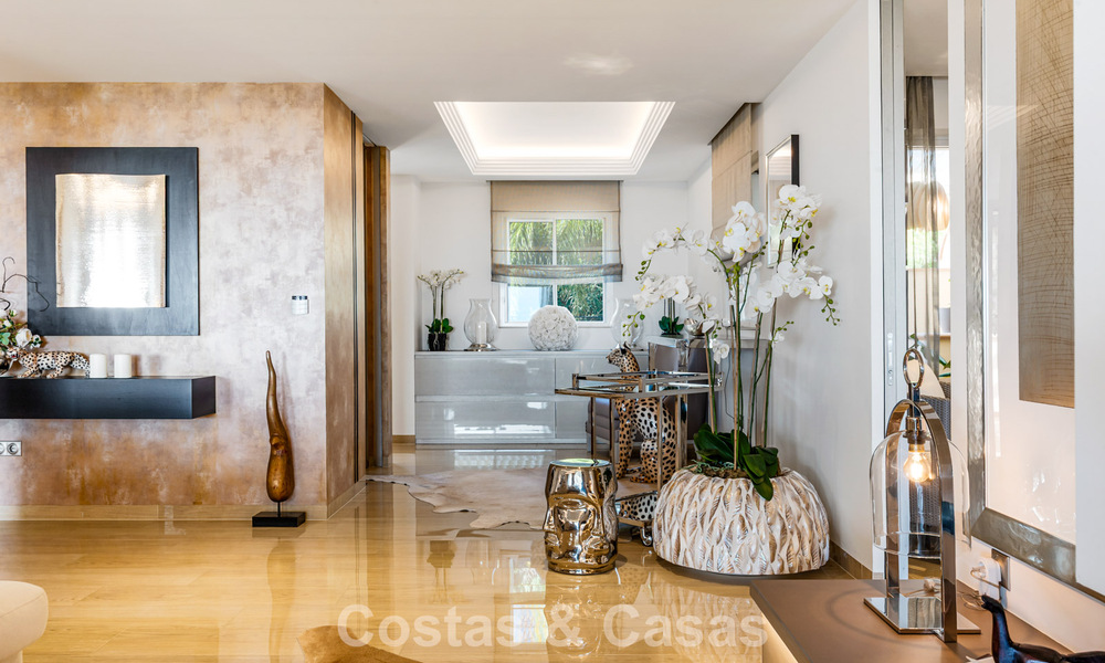 Spacieux penthouse duplex avec vue panoramique sur la mer à vendre dans une résidence fermée à Marbella - Benahavís 794866