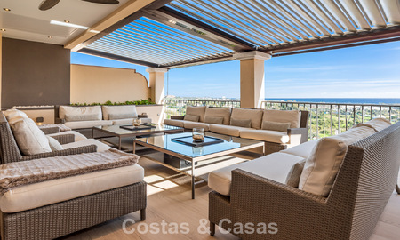 Spacieux penthouse duplex avec vue panoramique sur la mer à vendre dans une résidence fermée à Marbella - Benahavís 794867