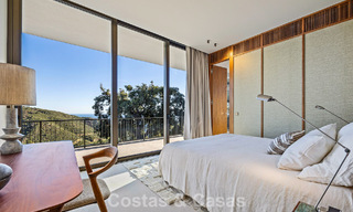 Villa au design en forme de boomerang à vendre dans les collines verdoyantes de Marbella - Benahavís avec vue sur la mer et les collines 795259 