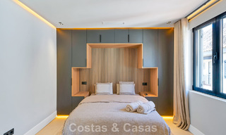 Maison de ville élégamment modernisée à vendre à distance de marche de la plage à Puerto Banús, Marbella 795306 