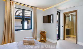 Maison de ville élégamment modernisée à vendre à distance de marche de la plage à Puerto Banús, Marbella 795308 