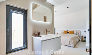 Maison de ville élégamment modernisée à vendre à distance de marche de la plage à Puerto Banús, Marbella 795314 